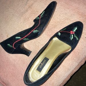 Black Christmas pump. Velvet-like with embroidered holly. Nearly new. Size 8